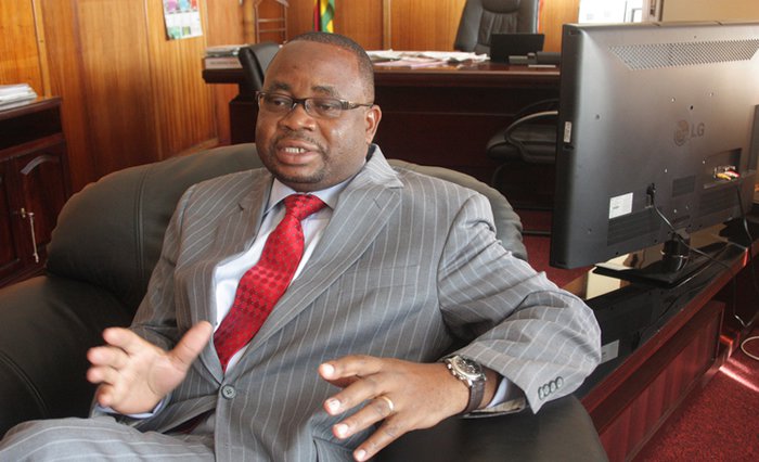 Minister lashes out at headmasters