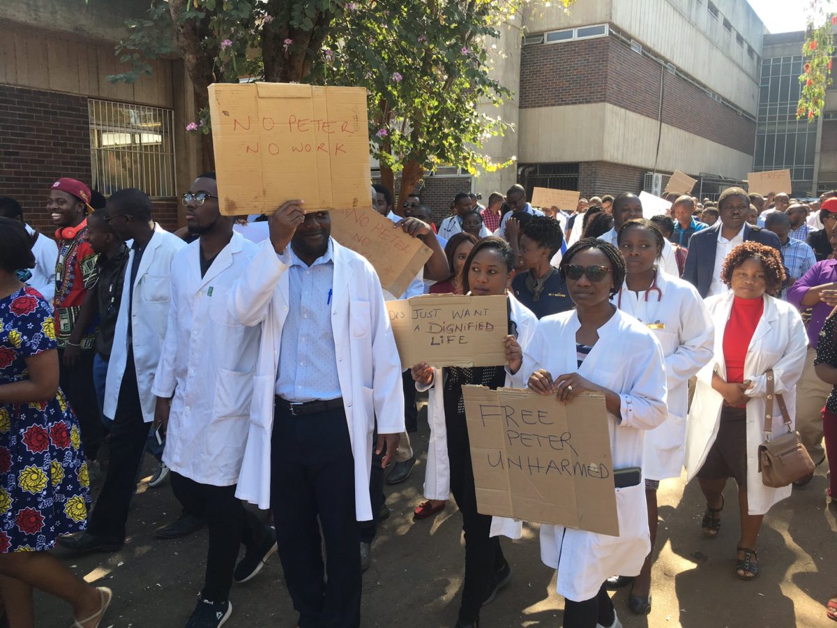 Zimbabwe doctors' salaries pegged between $8 000 and $11 000